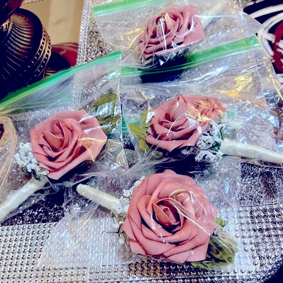 Wedding bouquets (4) and boutonnières (4) - Picture 6 of 13